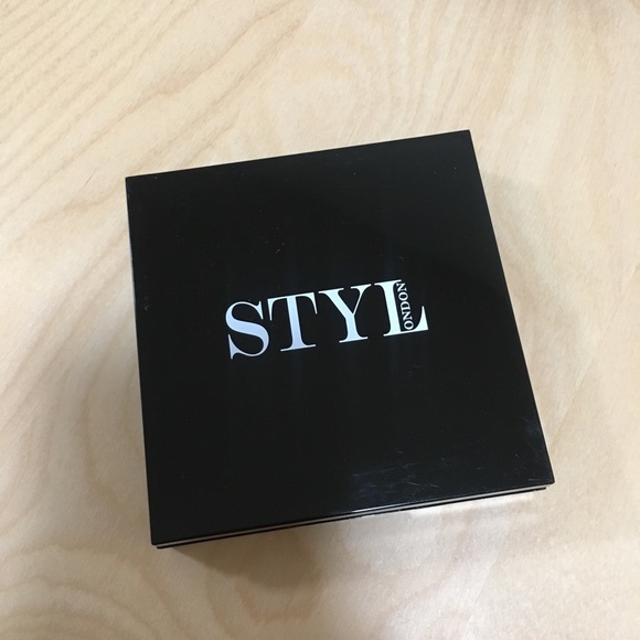 STYLondon Eaton Square Eyeshadow Palette - Picture 3 of 4